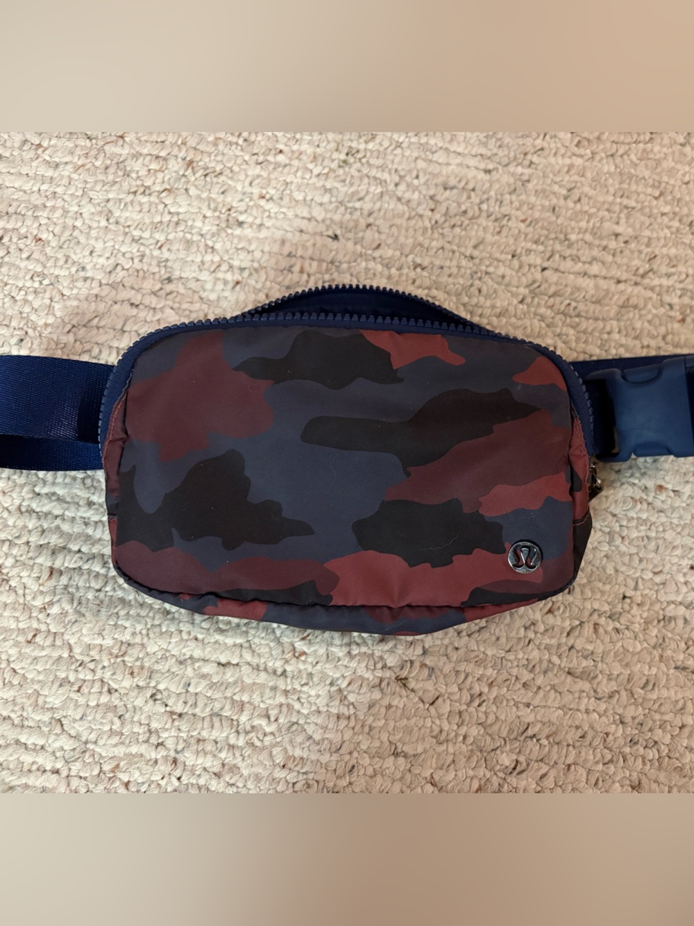 Lululemon everywhere belt bag